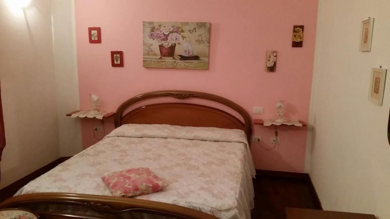 La Casa Rosa - Grazioso Bivano Con Posto Auto Monserrato Exterior photo